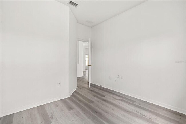 Building Photo - 521 Bromley Ct