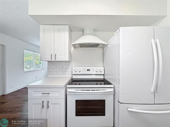 Building Photo - 50 NE 56th Ct