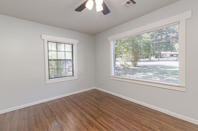 Building Photo - Berryhill 3 bedroom, 2 bath on oversized lot.