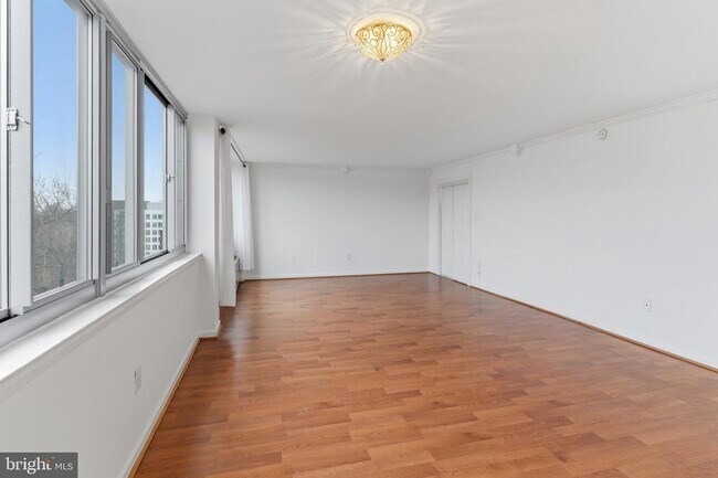 Building Photo - 5353 Columbia Pike