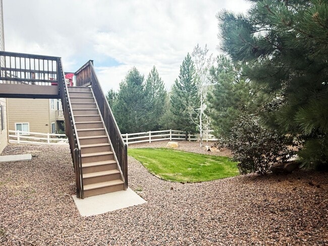 Building Photo - Amazing large 2-Story with open floor plan...
