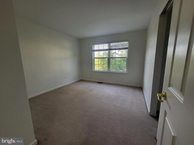 Building Photo - 284 Flagstone Rd