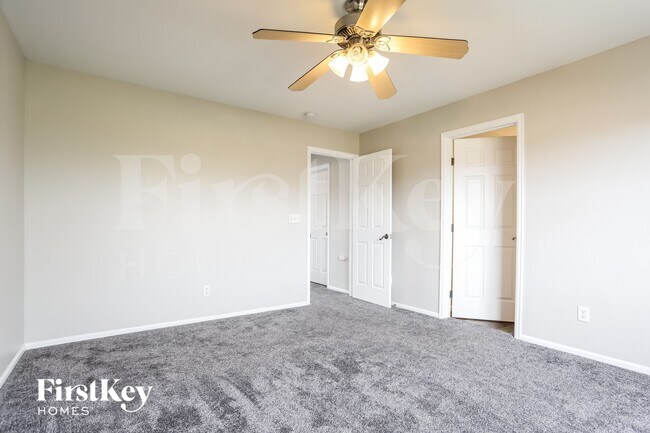 Building Photo - 1449 N Monument Dr