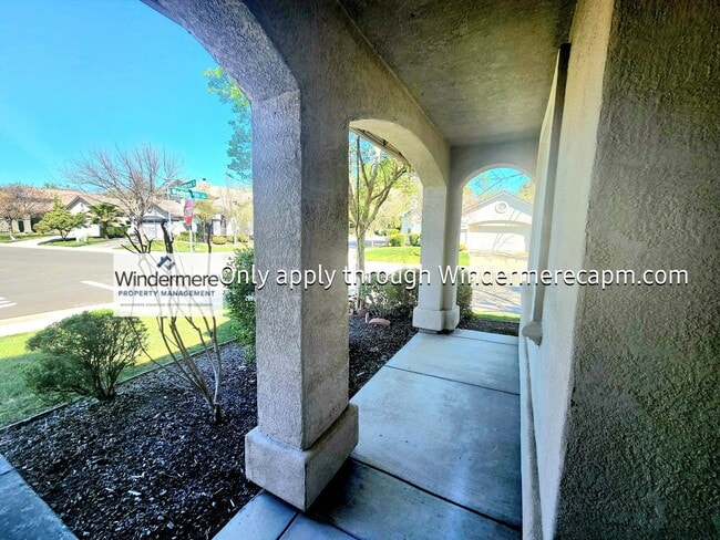 Building Photo - Gorgeous Home in Natomas!