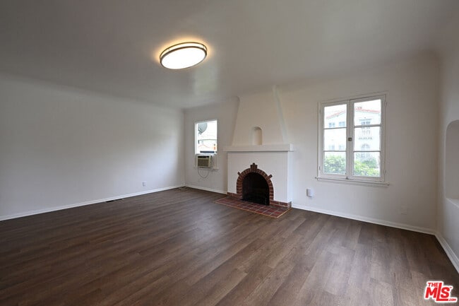 Building Photo - 1068 S Wooster St