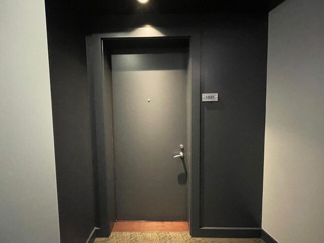 Building Photo - Incredible 1Bd/1Ba Fully Furnished Condo in the Pearl!!!! Corner Unit with Spectacular Views & Ga...