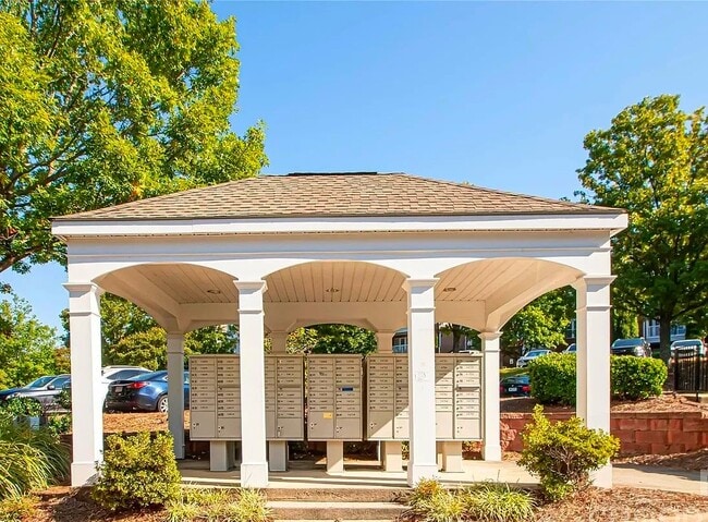 Building Photo - 14738 Via Sorrento Dr