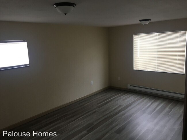 Building Photo - 916 W Augusta Ave