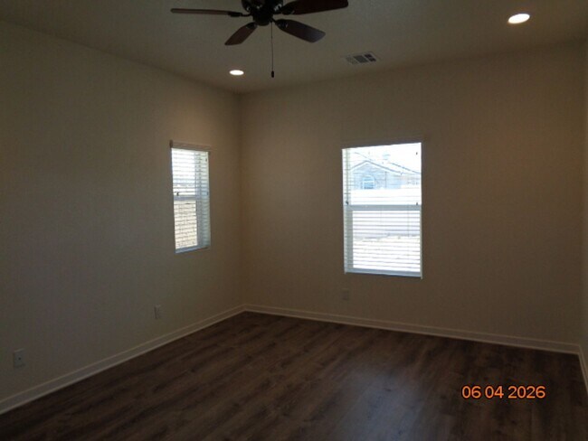 Building Photo - Executive Home in West Lancaster