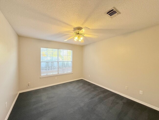 Building Photo - Charming 3 Bed/2 Bath Near NAS Whiting Field