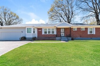 Building Photo - 1695 Myrna Ln