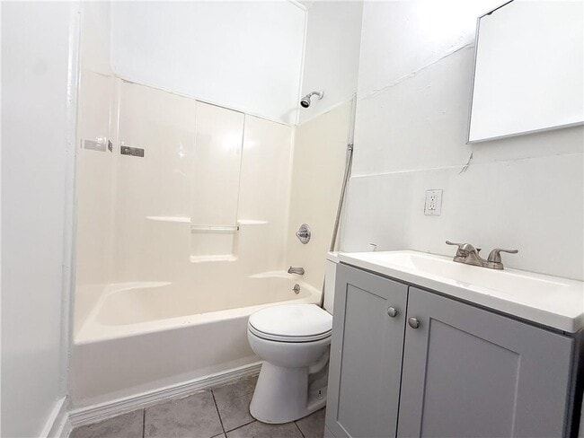 Building Photo - 63 Macks St