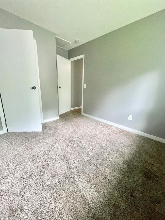Building Photo - 805 Juniper Dr
