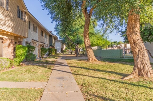 Building Photo - 4537 N 17th Ave