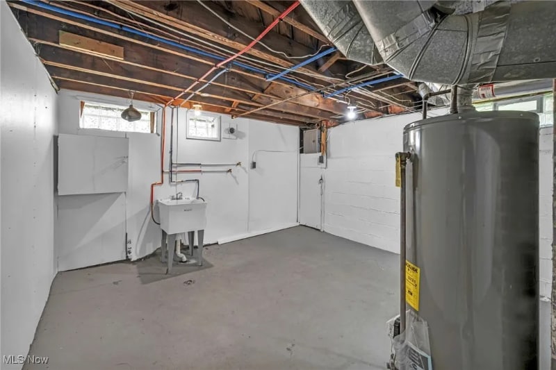 Building Photo - 5574 Waterbury Ave