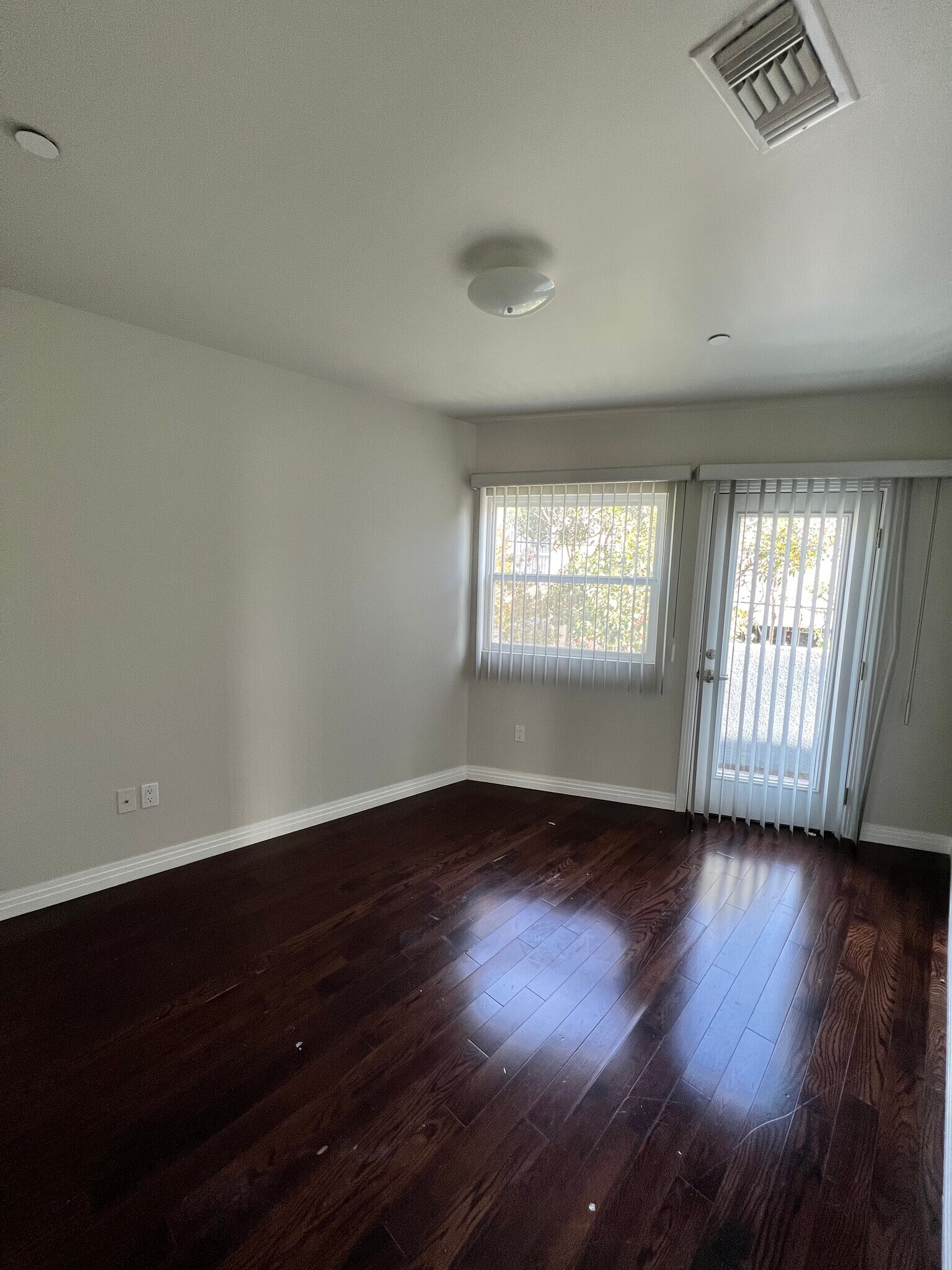 Bedroom/Balcony - 1250 Edris Dr