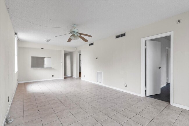 Building Photo - 8429 Forest Hills Dr
