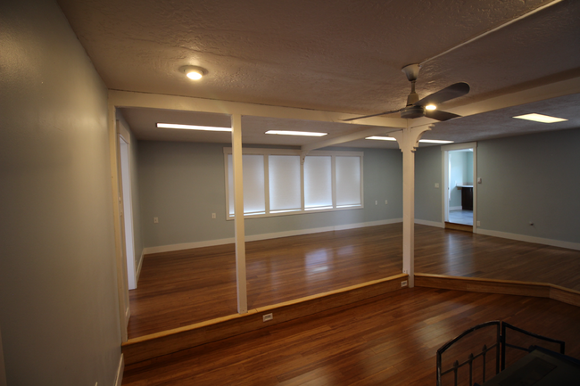 Building Photo - Spacious 3-Bedroom, 2-Bath Apartment for R...