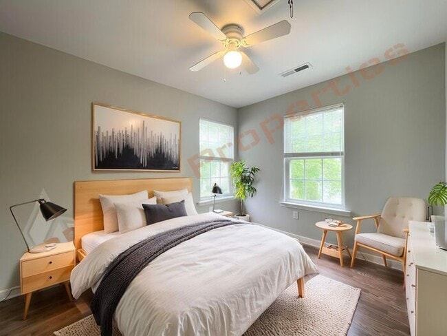 Building Photo - Beautiful 3 Bedroom 1 Car-Garage Home loca...