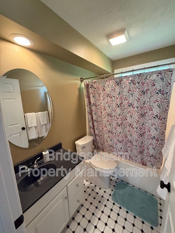 Building Photo - 7425 Pelbrook Farm Dr