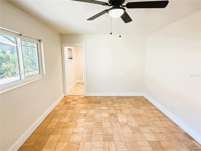 Building Photo - 4640 W Lamb Ave