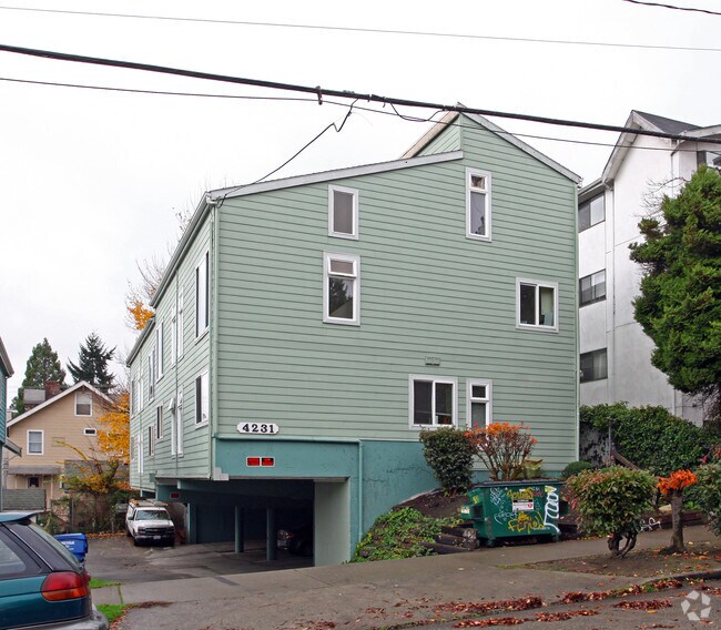 Primary Photo - 4231 8th Ave NE
