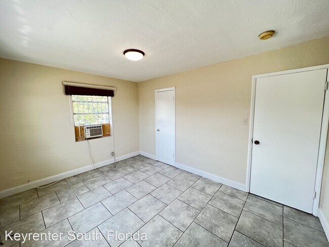 Building Photo - 2 br, 1 bath House - 740 NW 4th Street