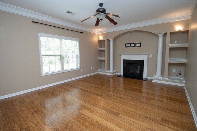 Building Photo - Elegant All-Brick 4 Bedroom Home on a Quie...