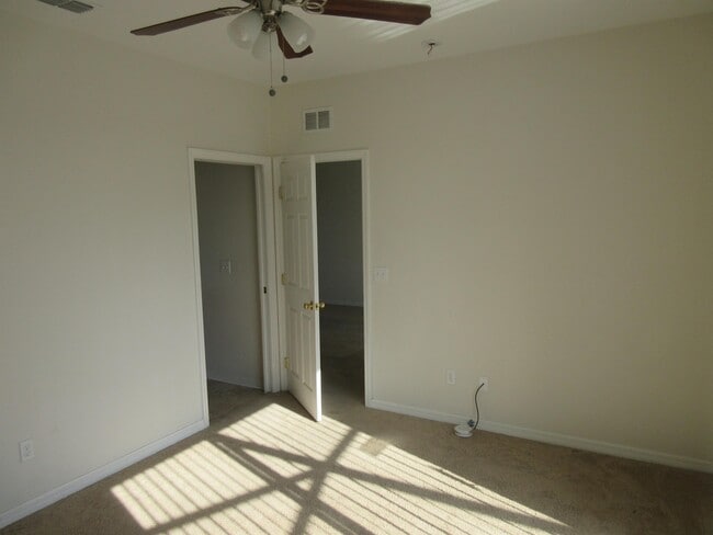 Building Photo - 1211 Knollwood Dr
