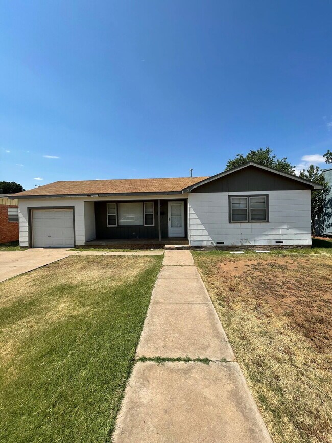 Primary Photo - Beautiful House Minutes From Marsha Sharp ...