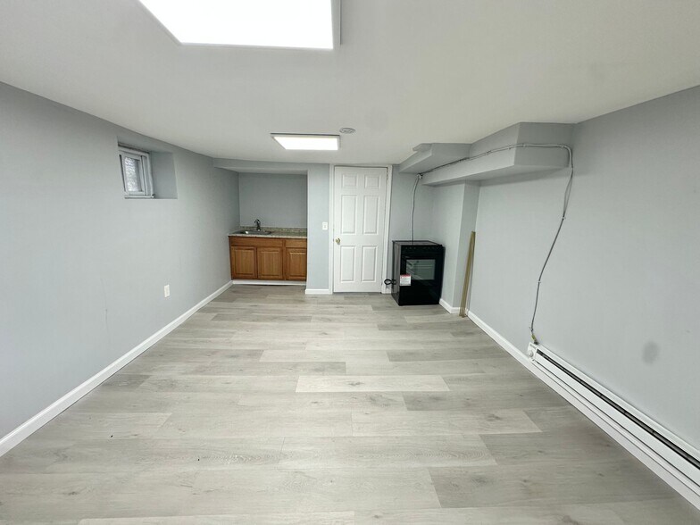 Building Photo - 256 S Munn Ave