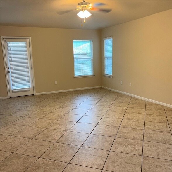 Building Photo - 208 Moulins Ln