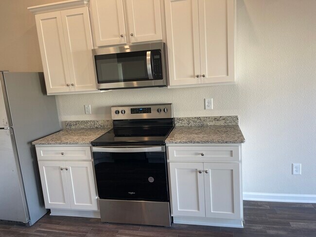 Building Photo - beautiful home with 3 bedrooms