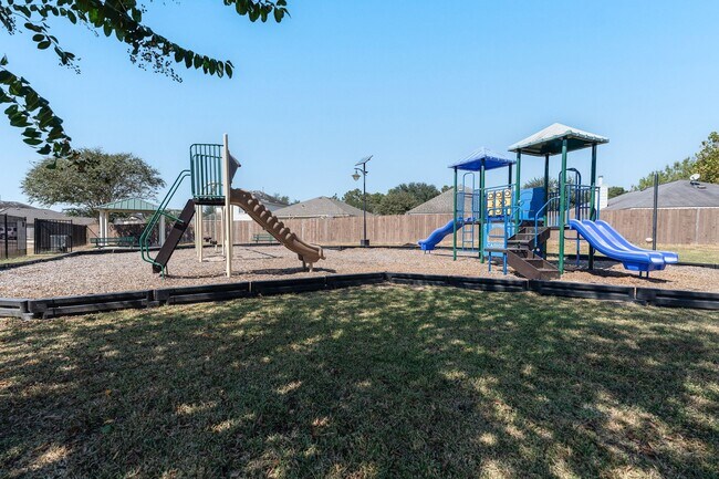 Building Photo - 32015 Sue Ln