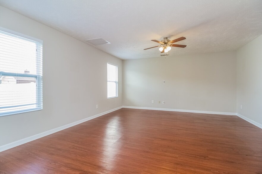 Building Photo - 3427 Country Almond Way