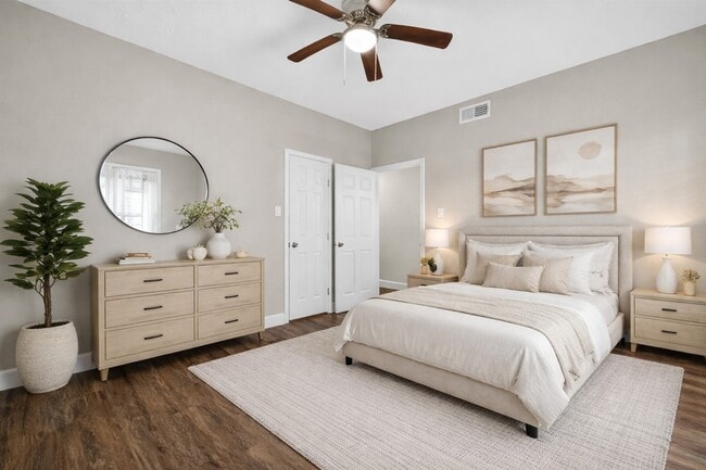 Building Photo - 9707 Richmond Ave