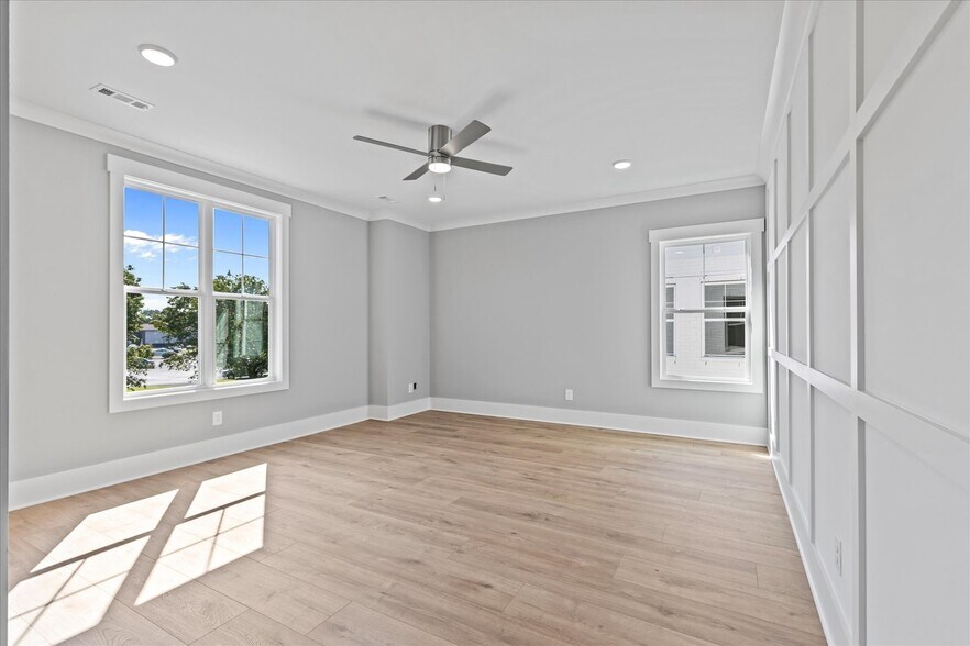 Building Photo - 321 Old Shackle Island Rd