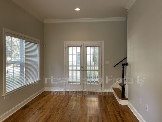 Building Photo - 239 Carlyle Park Dr