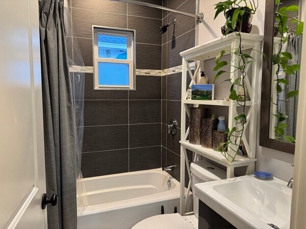 Building Photo - 19 MacArthur St