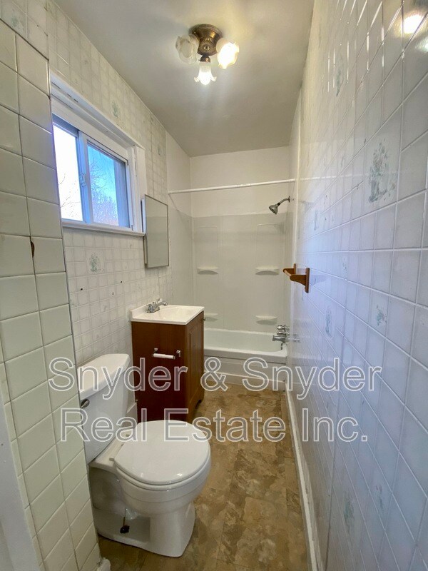 Building Photo - 678 Kling St