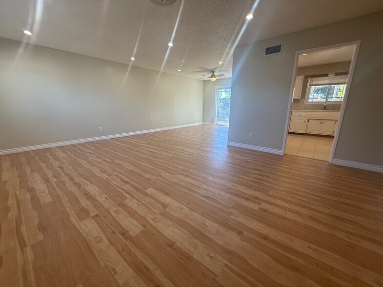 Building Photo - 16416 Rayen St