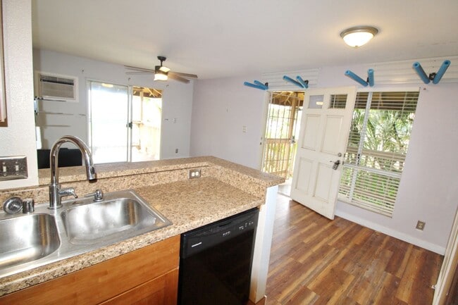 Building Photo - Kihei Villages Upper-Level Front Row Ocean View Condo