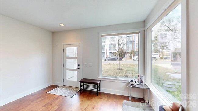 Building Photo - 1220 Lomax Ave