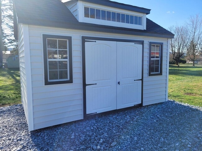 Building Photo - Semi in Newmanstown
