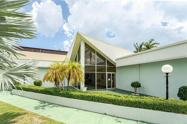 Building Photo - 400 Waterway Dr S