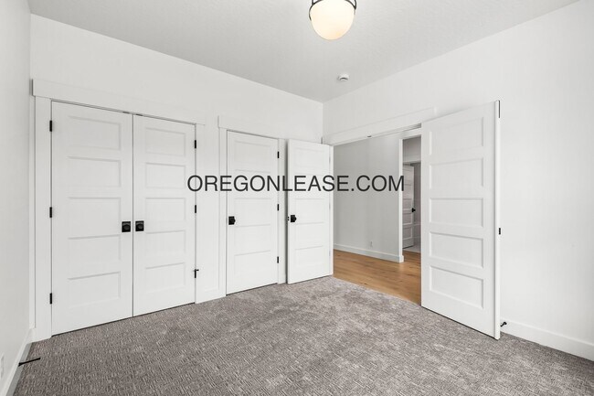 Building Photo - Gorgeous New Construction in Brand New Ven...