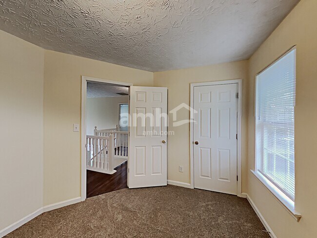 Building Photo - 300 Carriage Lake Ln