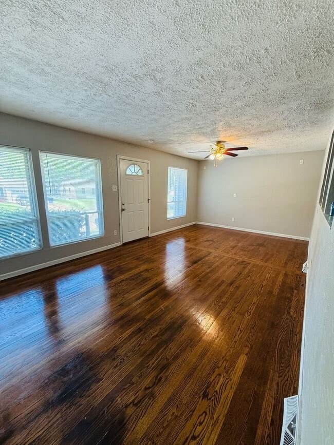 Building Photo - Three bedroom Home for Rent - Florissant