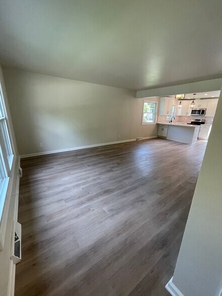 Building Photo - 5910 Teakwood Dr