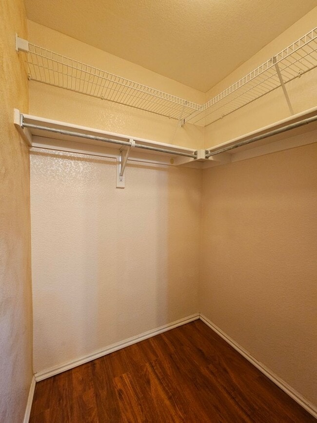 Building Photo - Fabulous 4 Bed Home Near Buckley Space For...